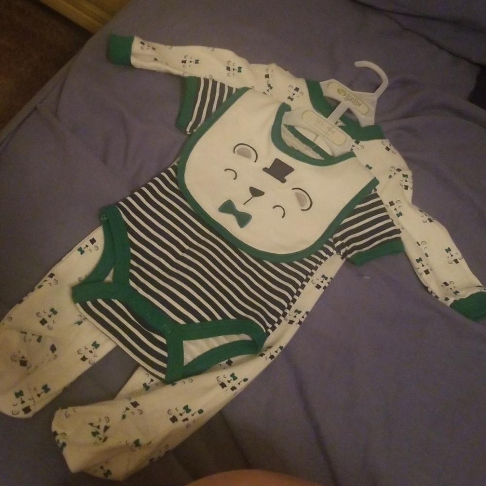 Onesie,outfit, & Bib